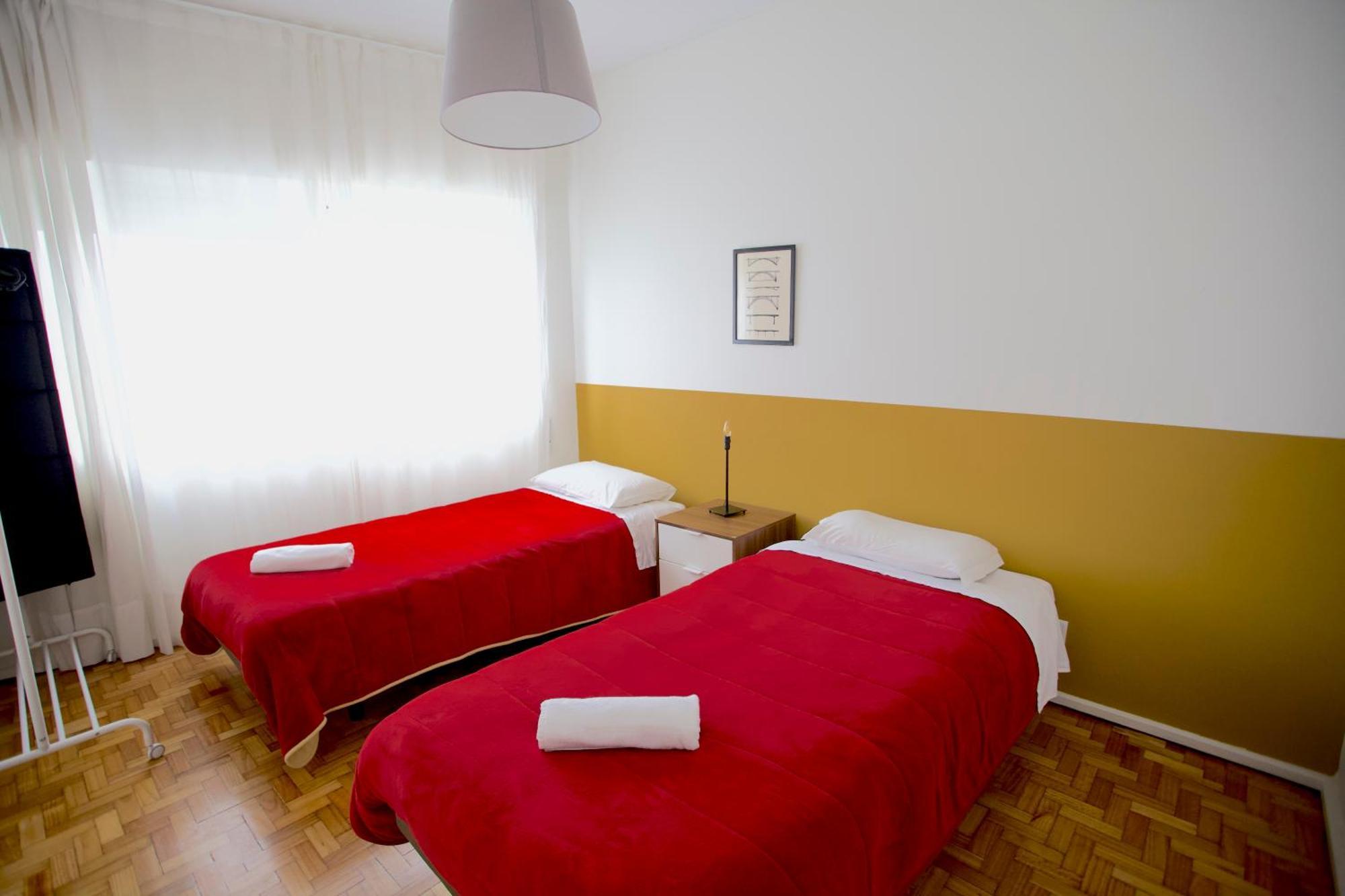 Downtown 3 Bedroom With Balcony - Quiet Street - Family Friendly - Groups Apartamento